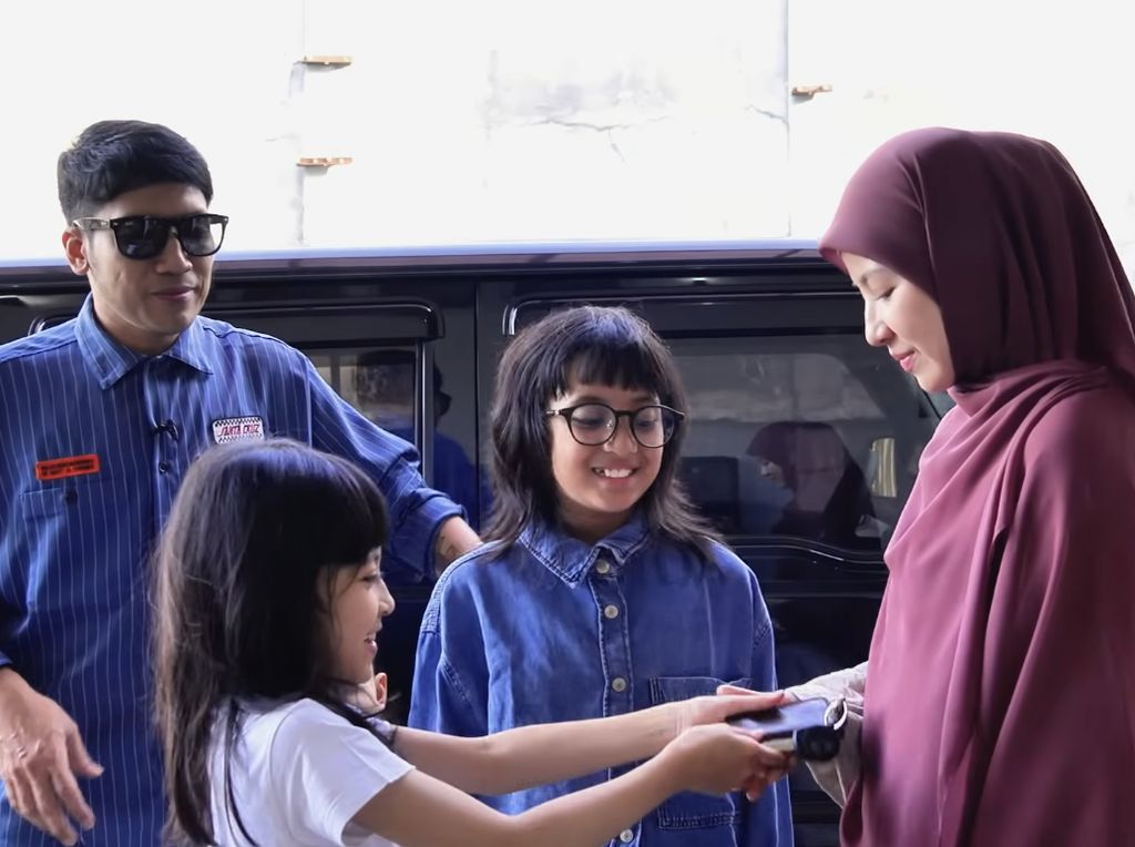 Momen Spesial: Desta dan Anak-anak Beri Kejutan Mobil Baru untuk Natasha Rizki