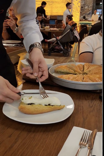 Kuliner Unik! Restoran Ini Sajikan Hidangan di Dalam Bak Mandi, Netizen Terbelah Pendapat